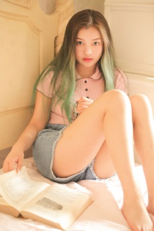 女子裸露下半身拍照传网上
